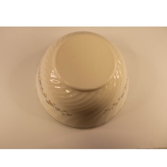 VTG Arcopal Milk Glass Serving Floral Bowl Victoria Patt France 10" Scalloped - Picture 3 of 6